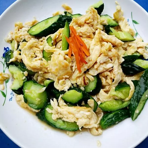 開胃小菜——黃瓜拌雞蛋