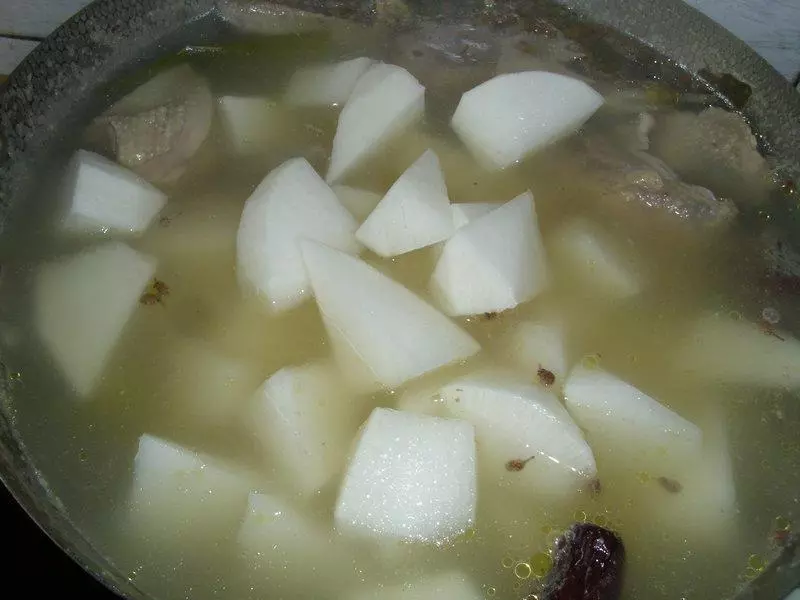 土鸡炖萝卜汤的做法
