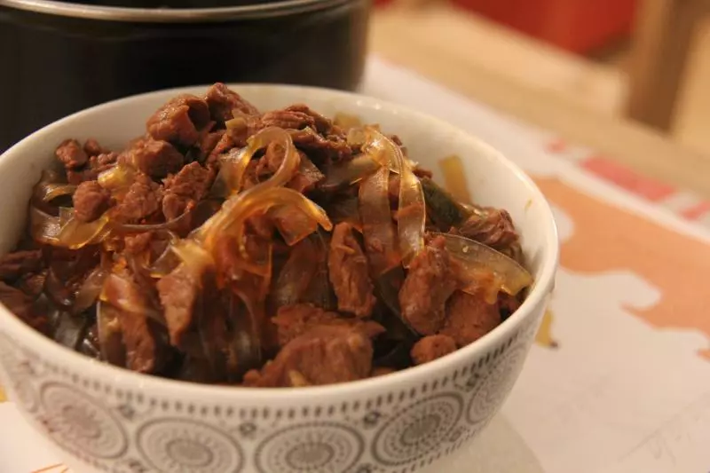 韩式牛肉汤暨金黄牛肉粉