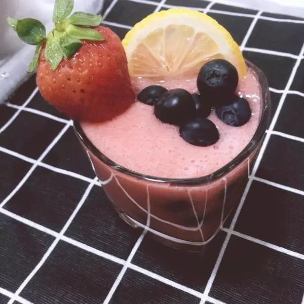 草莓＋藍莓＋檸檬汁
