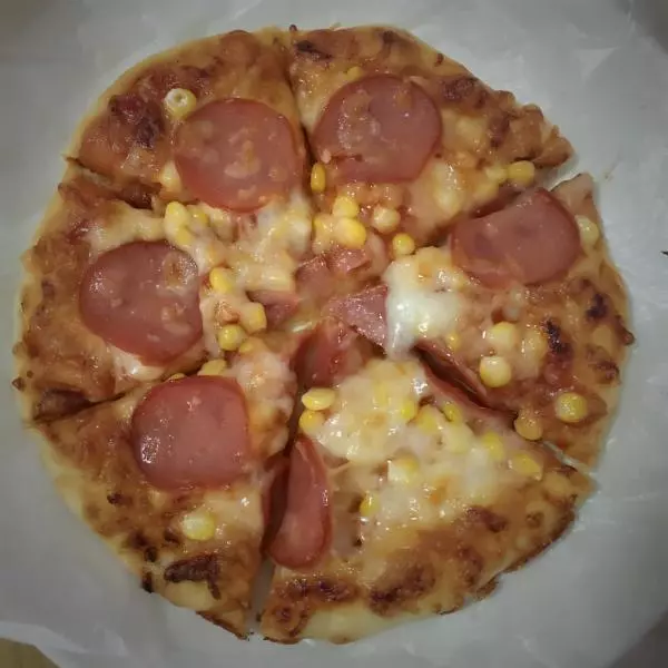 薄底玉米烤肠披萨
