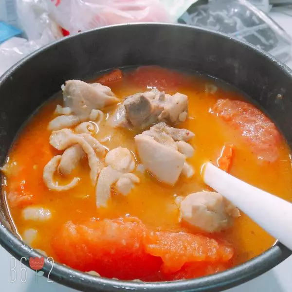 【一人食电煮锅食谱1】鸡腿蔬果浓汤