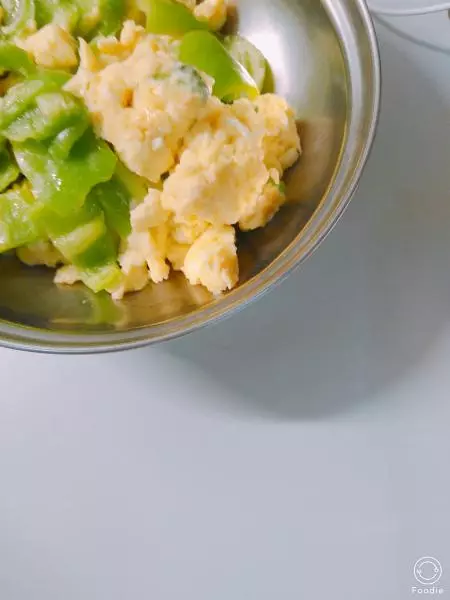 【一人食電煮鍋食譜4】蒸餃+青椒雞蛋+大米粥