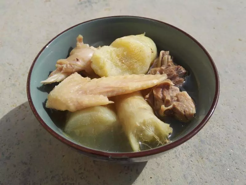 竹节薯炖鸡汤
