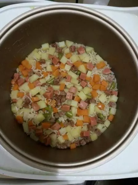 土豆胡萝卜焖饭