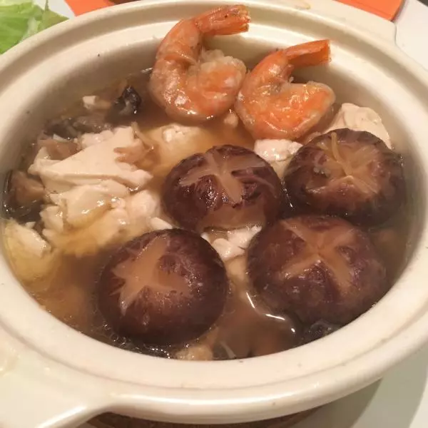 海鲜菌菇豆腐煲