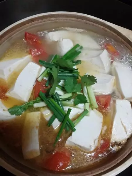 鲜美的鱼头番茄豆腐汤