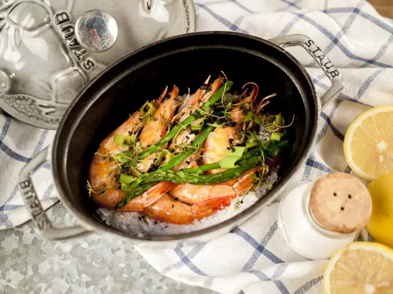 鐵鍋鹽焗海蝦#你嘗過食物的本味嗎？其實只要一種調料