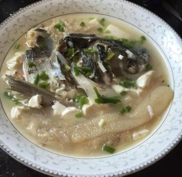 鱼头豆腐竹荪汤