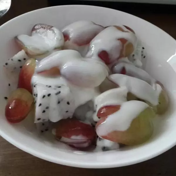 酸奶水果（火龙果，美人指）沙拉