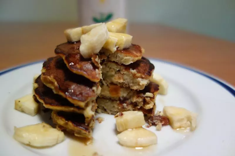 无糖无油无粉免打发超松软香蕉泥Pancake－可能是目前为止最健康的Pancake