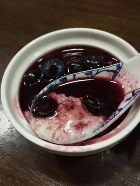 蓝莓红酒酸奶