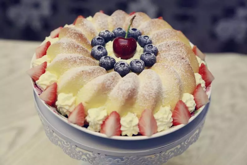 蓝莓萨瓦林蛋糕
