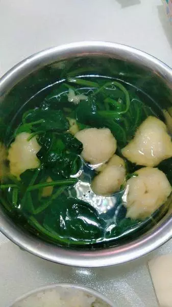 龍利魚丸菠菜湯