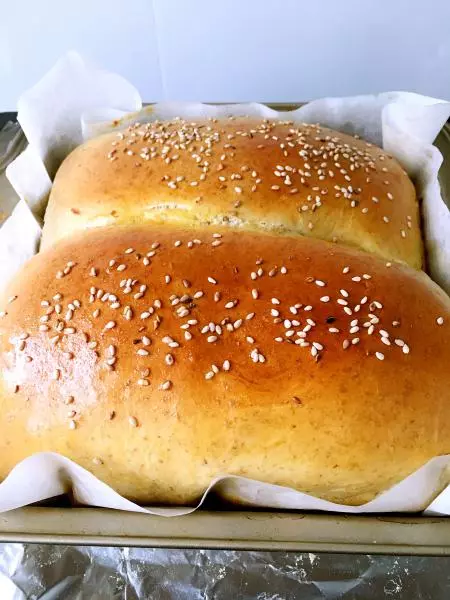 半麦肉松面包