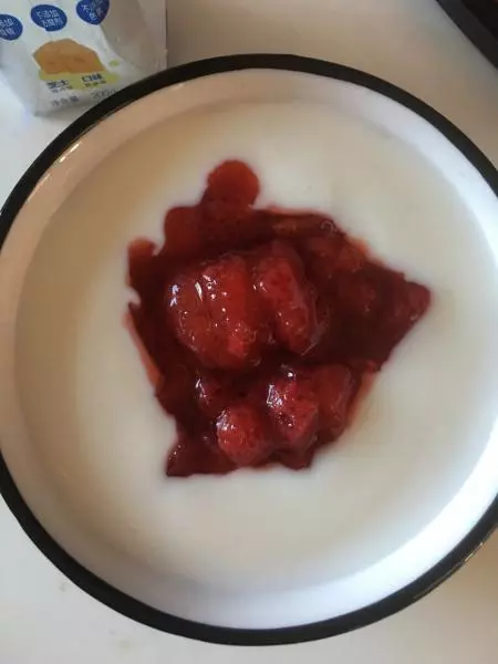 简单好吃 草莓酸奶