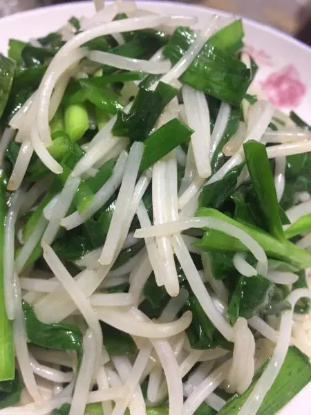 银芽炒韭菜