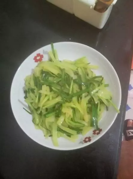 清炒萵筍絲+韭菜