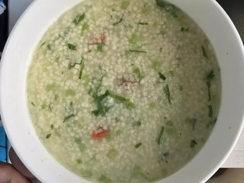 芹菜枸杞小米粥