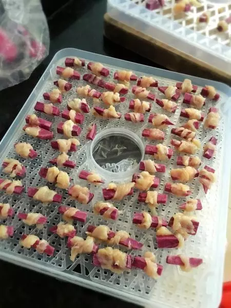 超简单自制宠物零食-鸡肉紫薯卷