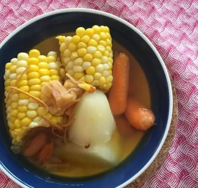 萝卜玉米瑶柱汤