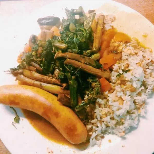 咖喱肠野菜饭 currywurst spinach rice