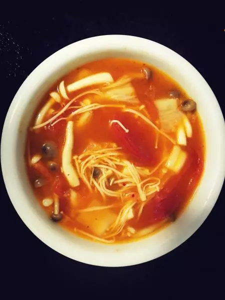 泡菜菌菇汤