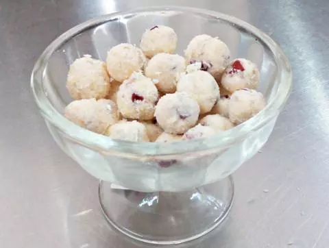 免烤蔓越莓椰丝乳酪球（约50个分量）