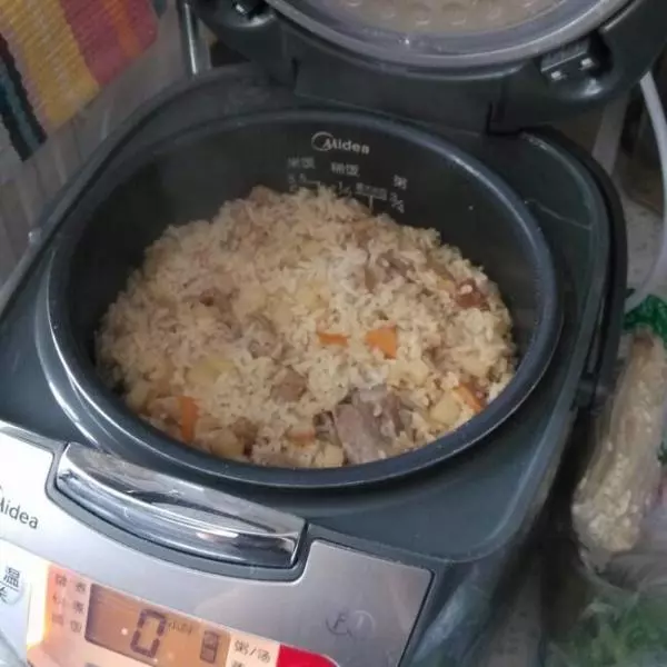 羊肉猪排土豆焖饭(电饭锅版)