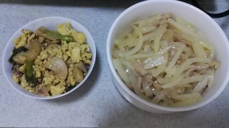 萝卜丝炒肉丝+杏鲍菇炒蛋