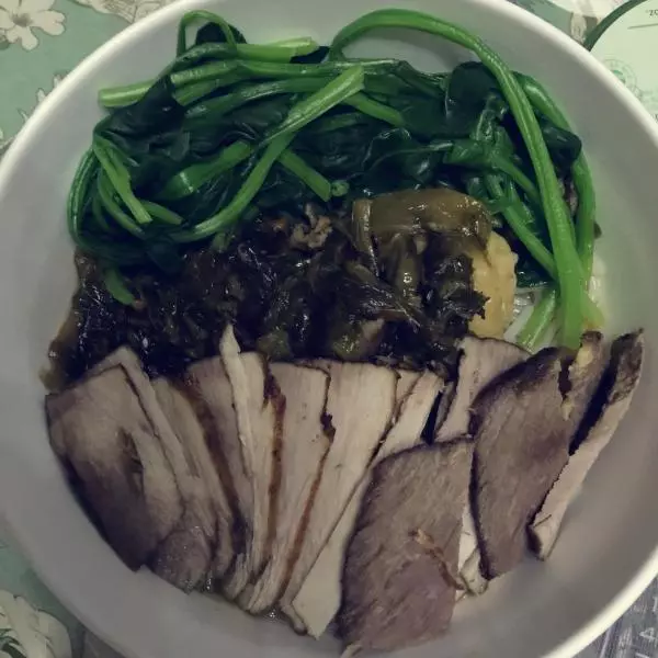 酸菜滷肉豌豆米線