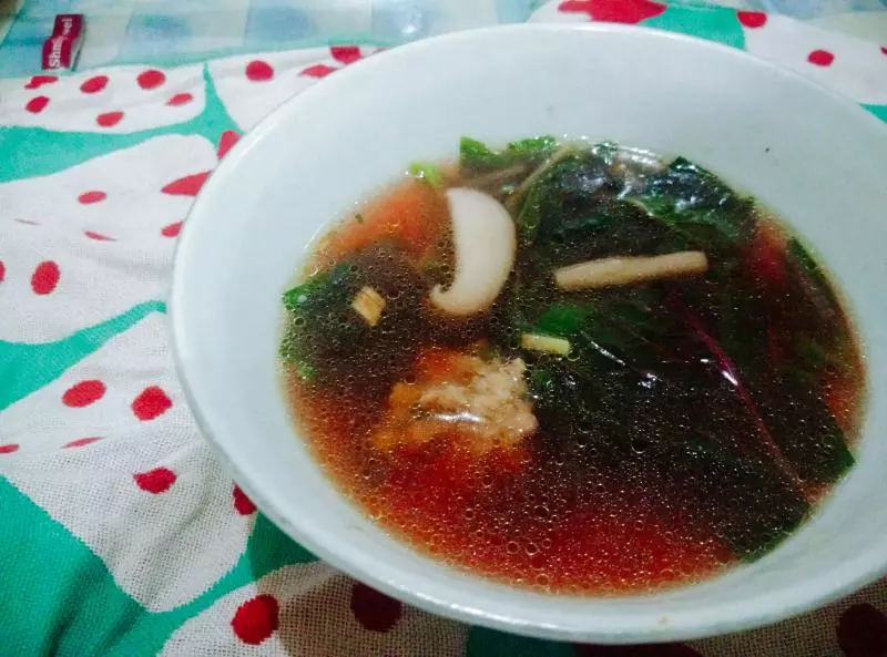 雜菌丸子紅莧菜湯