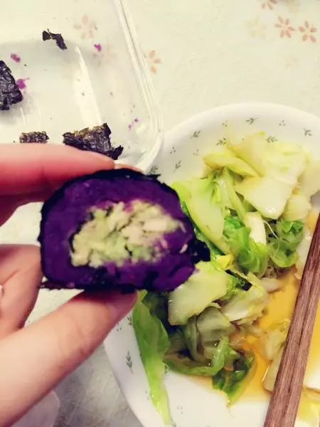 金枪鱼牛油果紫薯寿司