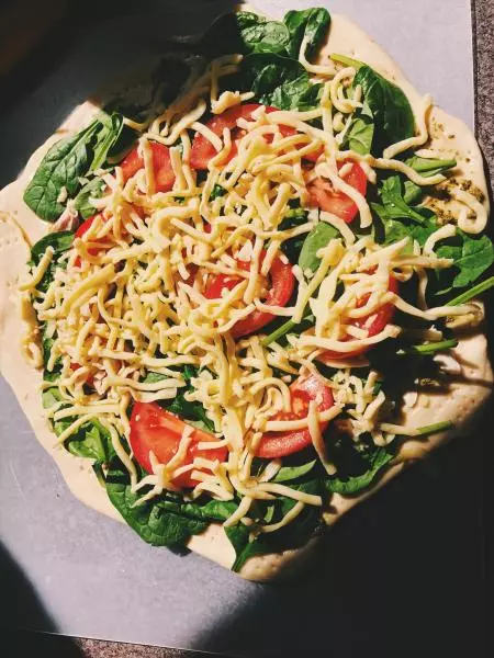 两人食：Pesto青酱鸡丝番茄菠菜披萨（超长名字披萨）