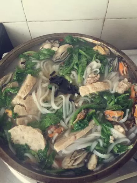 自制海鲜粿条汤