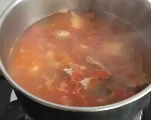 番茄土豆小排湯