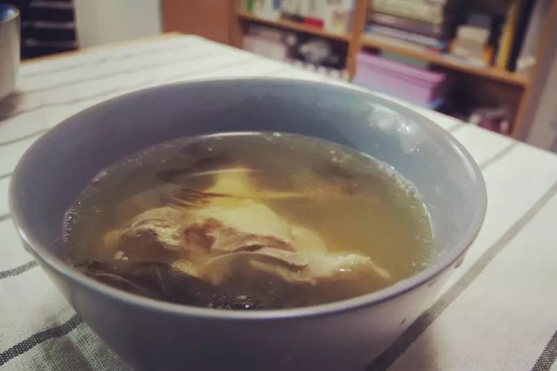 金银菜煲龙骨汤
