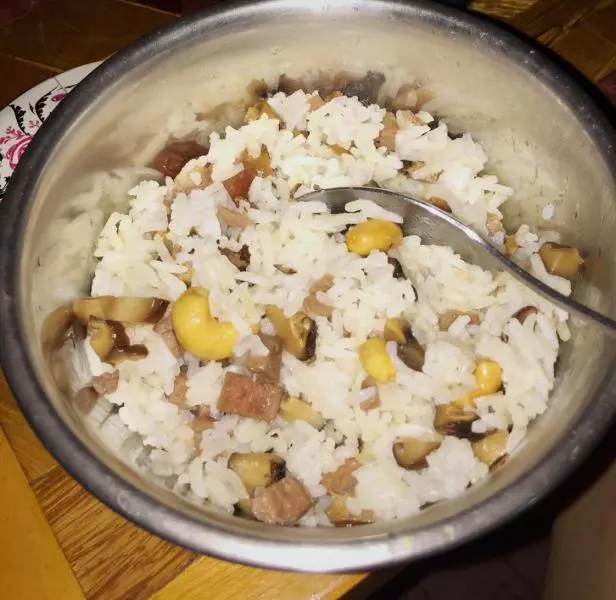 香菇腊肠焖饭（电饭锅）
