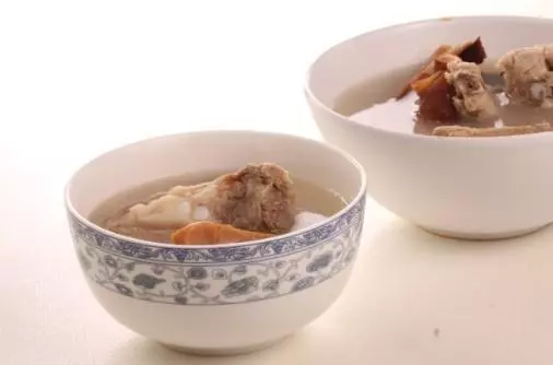 林志鹏自动烹饪锅烹制乌鱼排骨汤-捷赛私房菜
