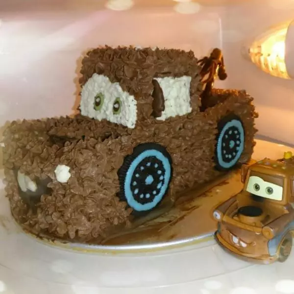 板牙汽車蛋糕