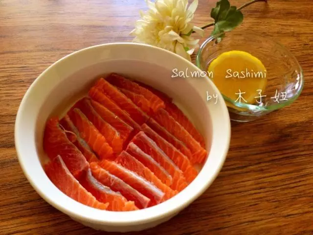Salmon Sashimi 三文鱼刺身