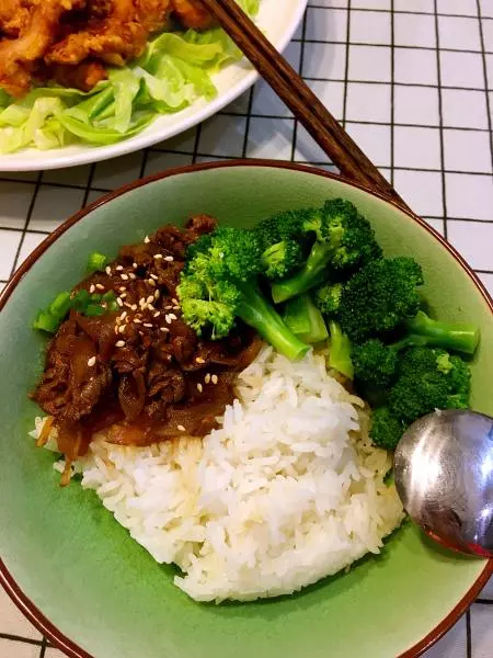 日式牛肉蓋飯