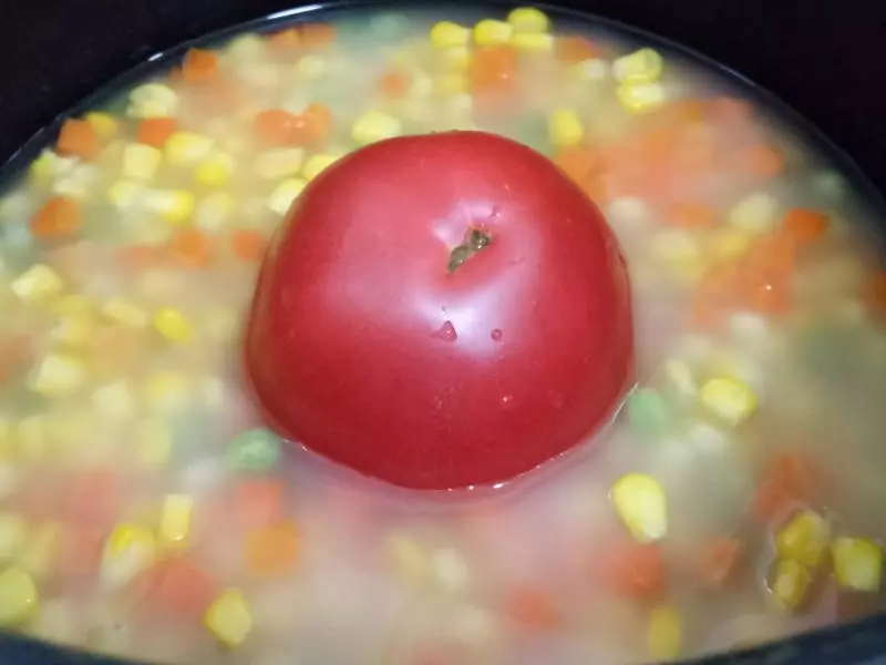 西红柿玉米粒饭