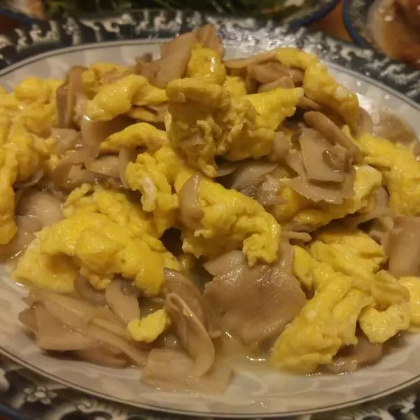 鸡蛋肉丝炒口蘑