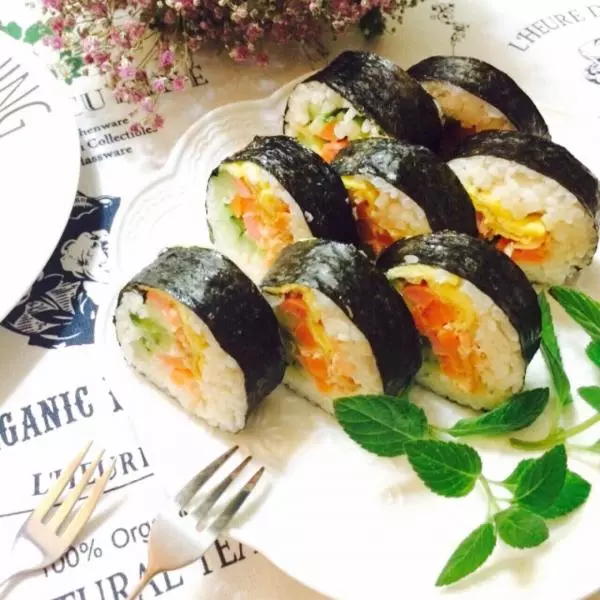 三文鱼紫菜包饭