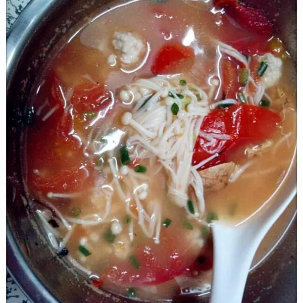 番茄金针菇肉丸汤