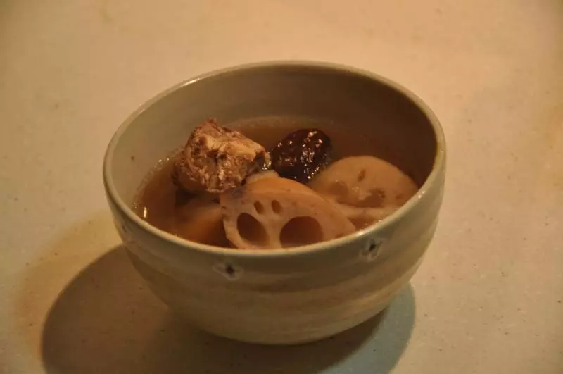 莲藕龙骨汤
