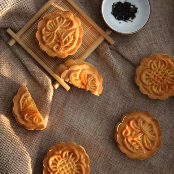 中秋传统佳品——蛋黄莲蓉月饼