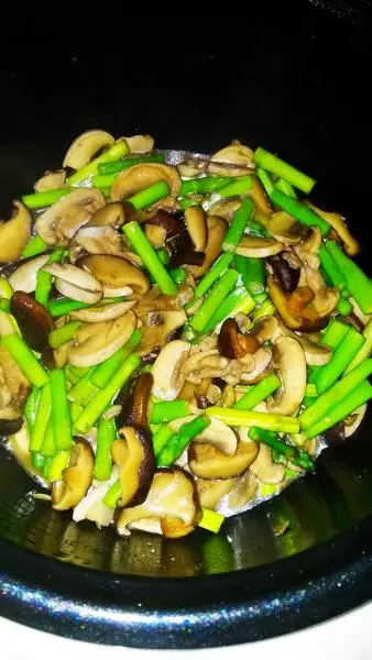 芦笋炒蘑菇+香菇鸡蛋汤
