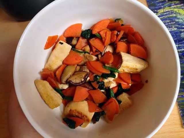 胡萝卜香菇豆腐菠菜炒&amp;红豆米饭